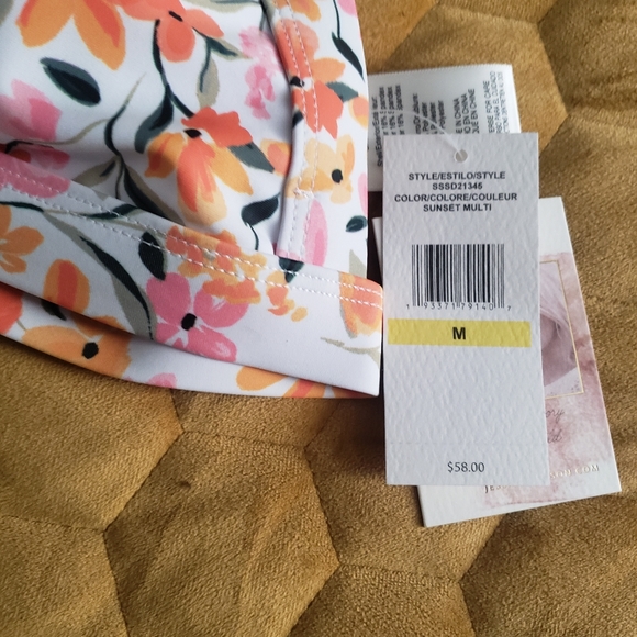 JESSICA  SIMPSON  SUMMER  TOP 🏊‍♂️ - Picture 3 of 9